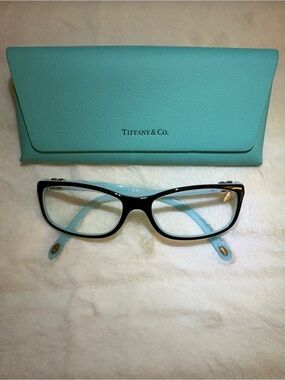 Tiffany & Co. Tiffany Blue Eyeglass 
GIFT WITH PURCHASE💖